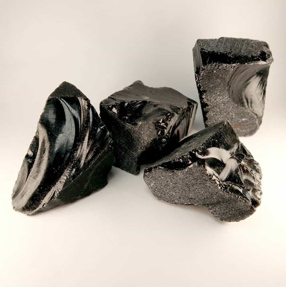 obsidian specimens / rough (black)