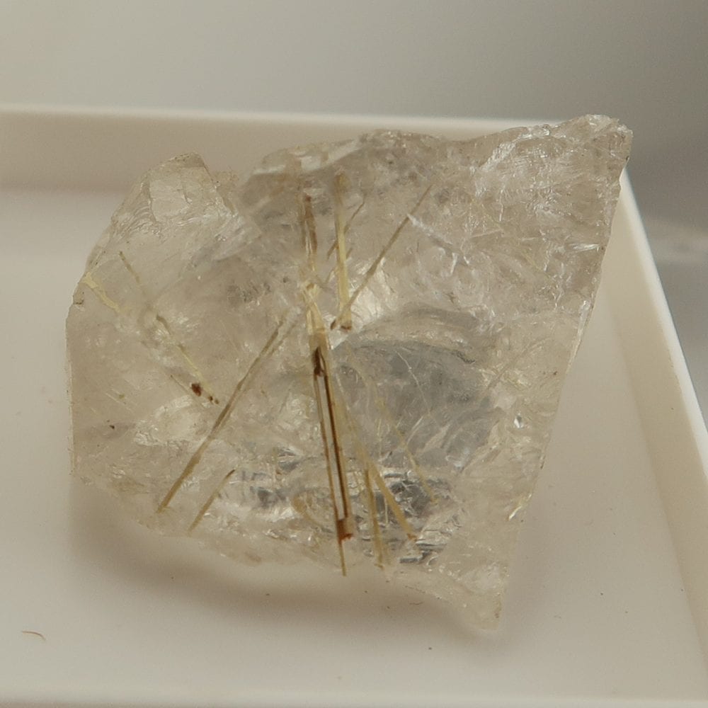 quartz specimens / rough (rutilated)