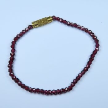 faceted garnet bead bracelet