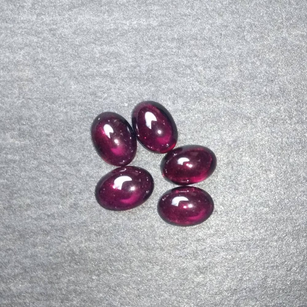 Garnet cabochons for jewellery making
