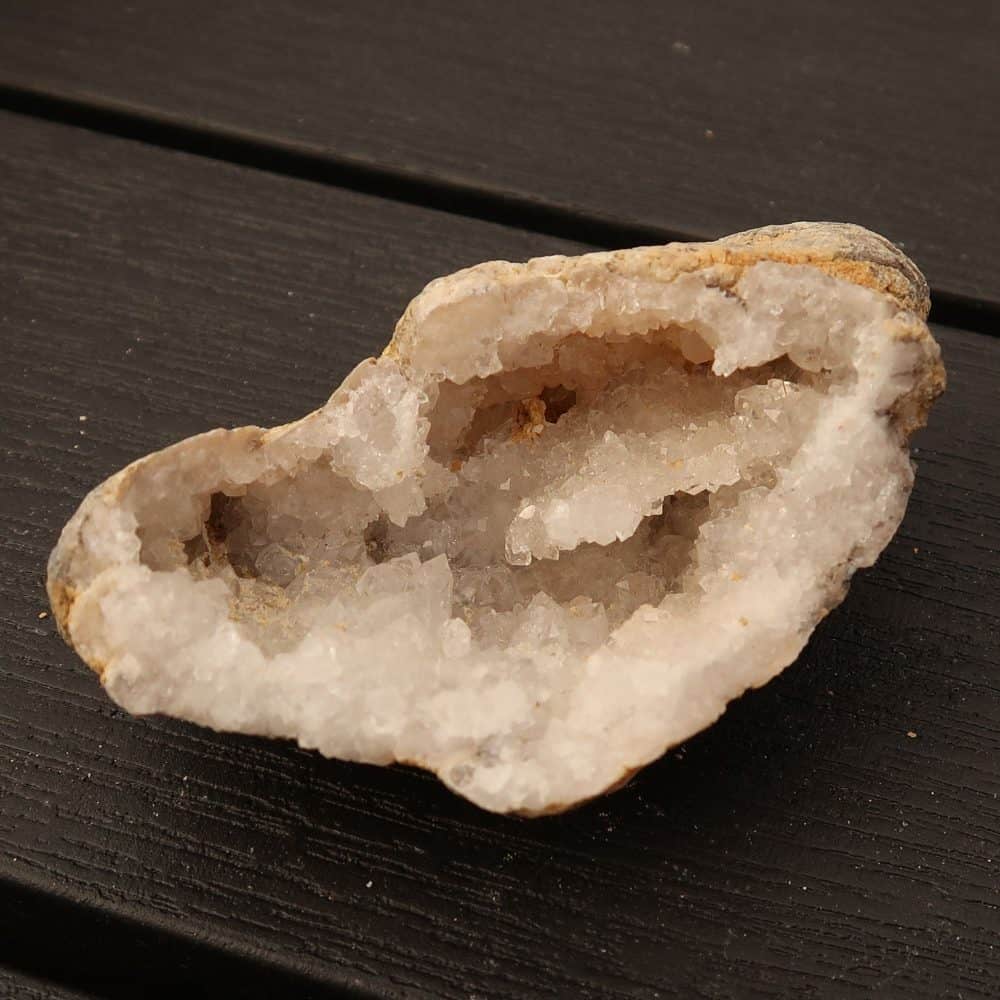 moroccan white quartz geode halves (23)