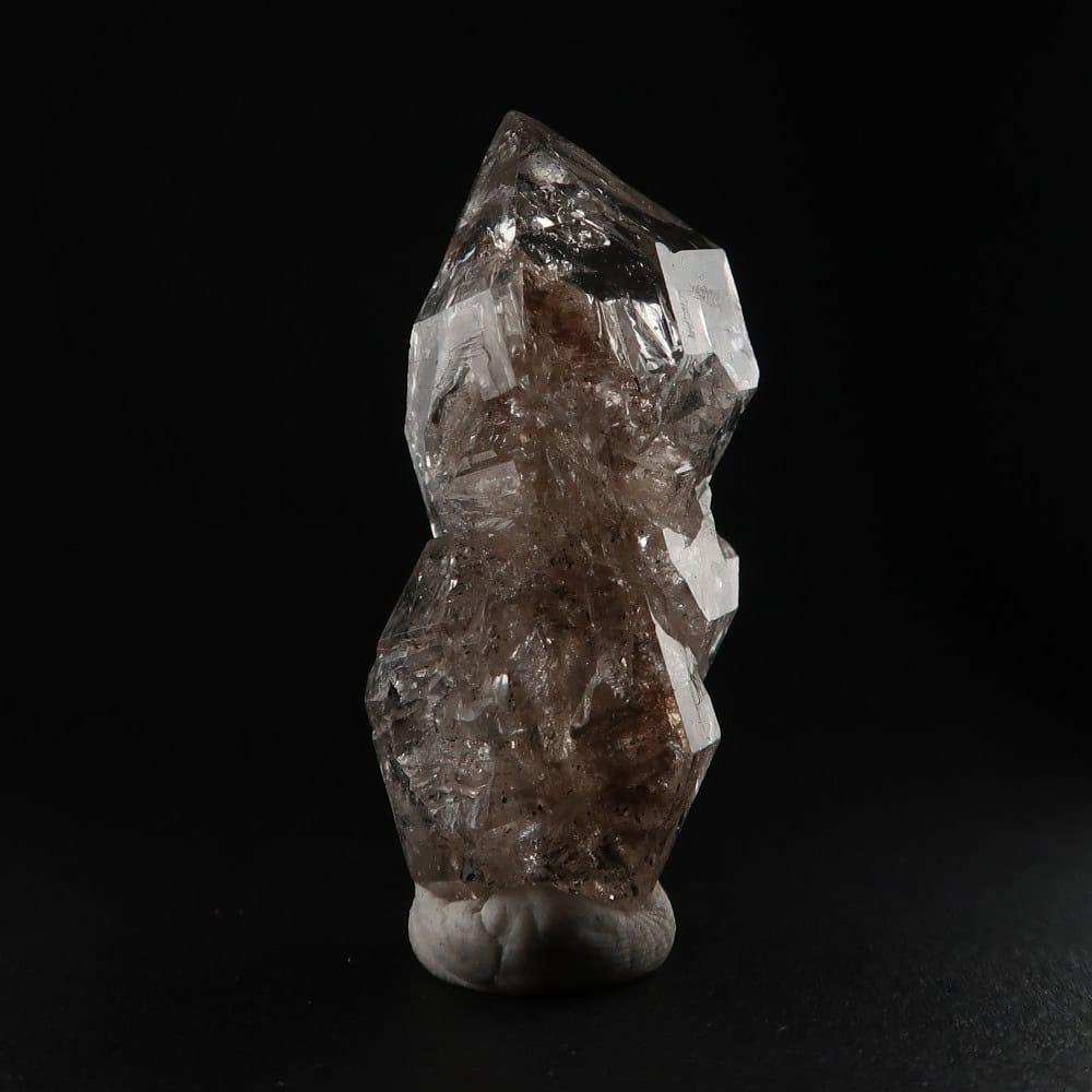 quartz with hydrocarbon inclusions