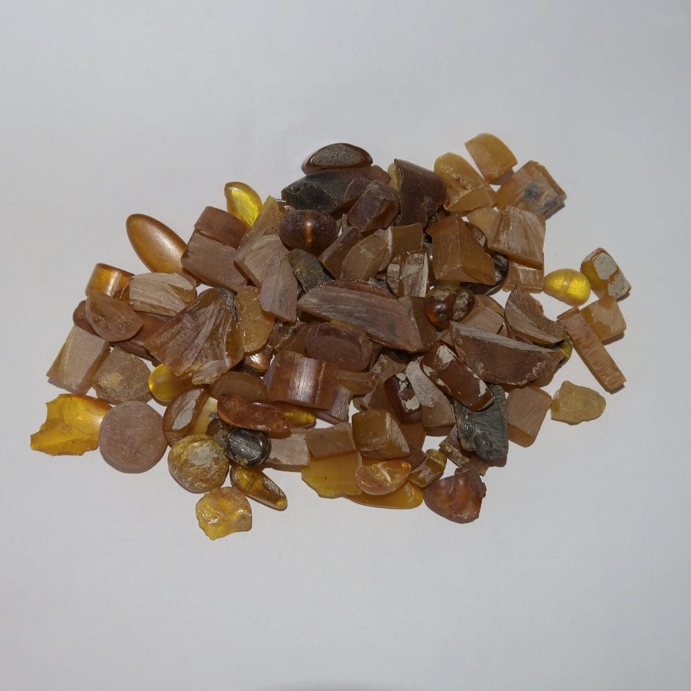 amber slabs and offcuts for lapidary (baltic)