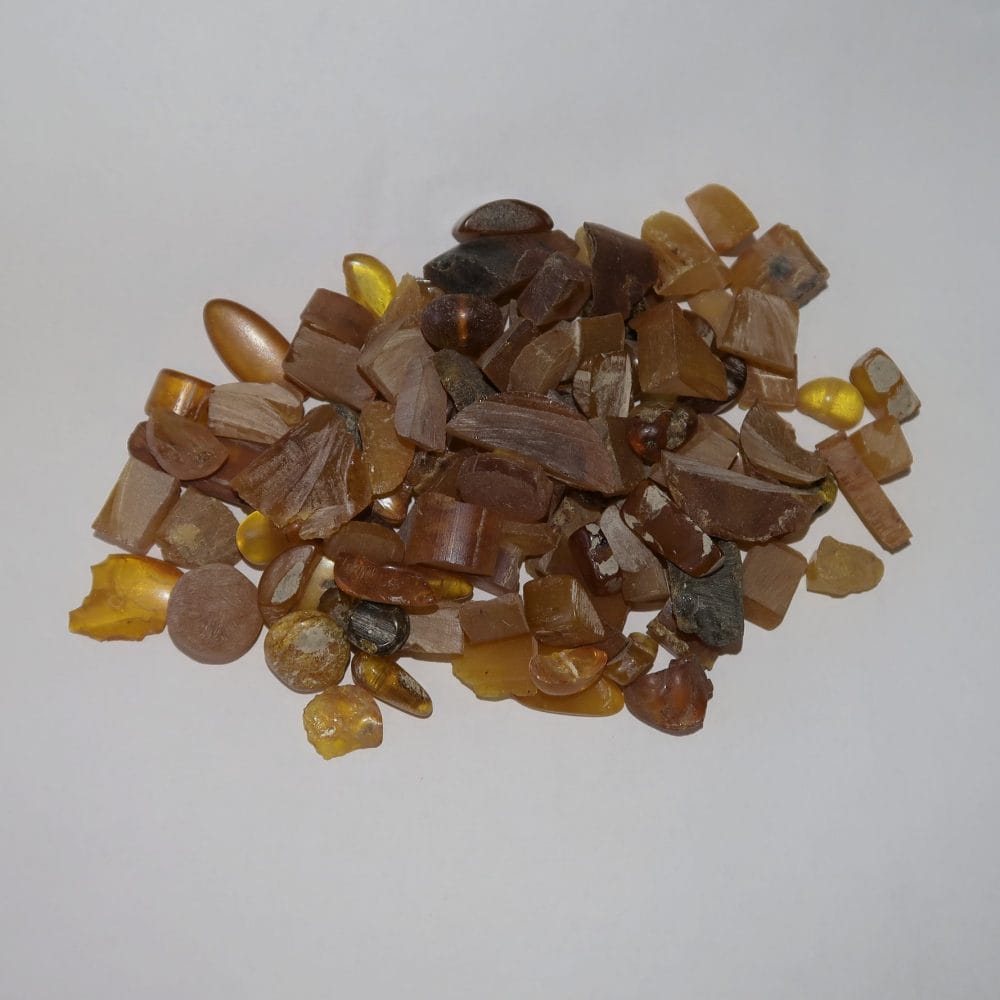 amber slabs and offcuts for lapidary (baltic)