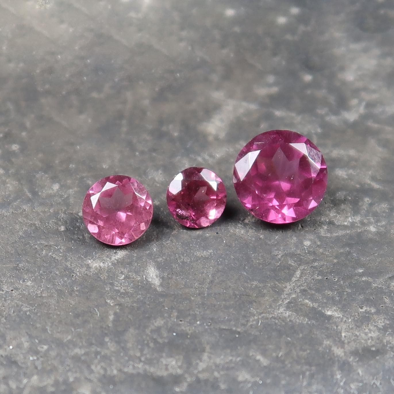 Villain snave Tag telefonen Faceted Pink Garnet - Buy Garnets Online for jewellers UK