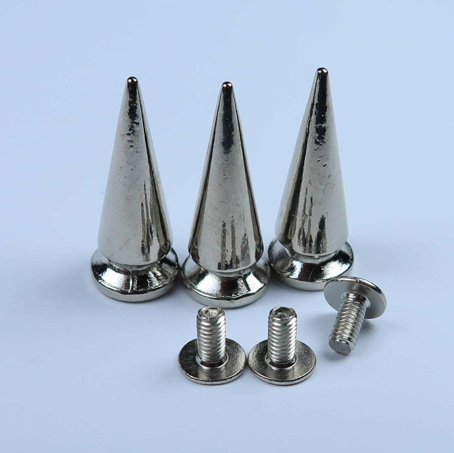 https://static-c42e.kxcdn.com/wp-content/uploads/2021/08/Spiked-metal-studs-with-screw-fittings_6.jpg