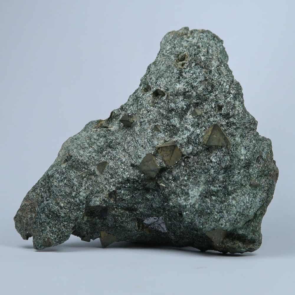 magnetite crystals in mica matrix (5)