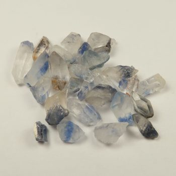 quartz with dumortierite inclusions