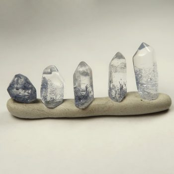 quartz with dumortierite inclusions (polished)