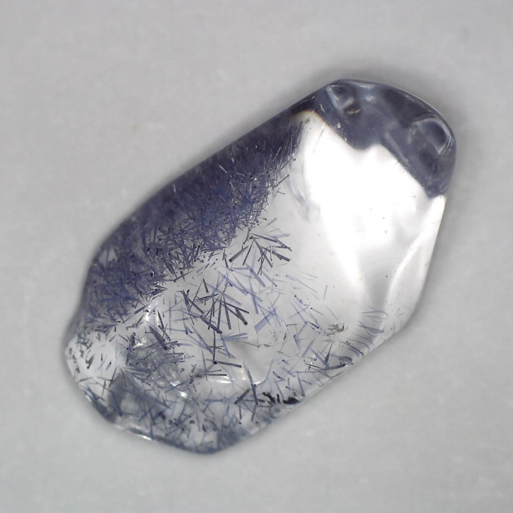 quartz with dumortierite inclusions (polished)