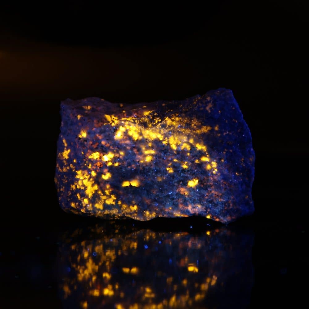 uv fluorescent lapis lazuli specimens 30