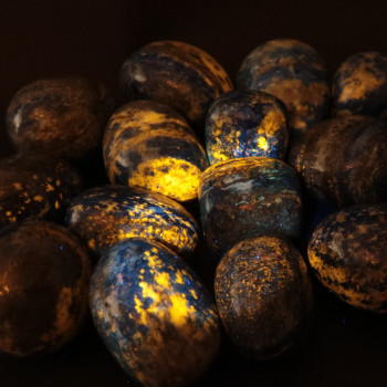 lapis lazuli tumblestones (fluorescent)