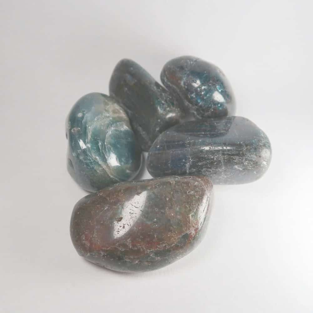 apatite (radioactive, for geiger counter testing)