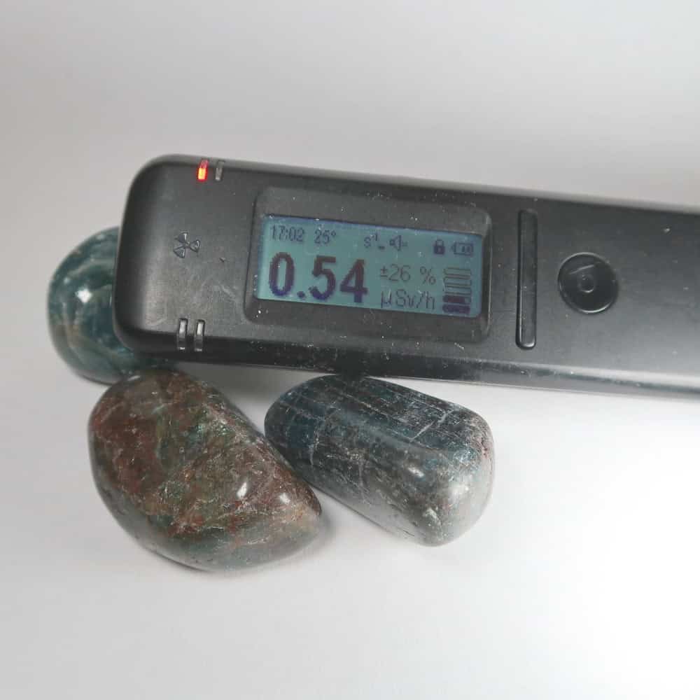 apatite (radioactive, for geiger counter testing)