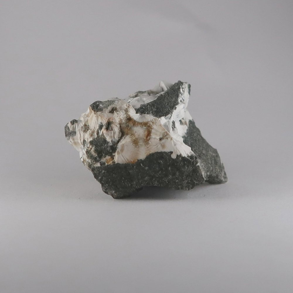 thomsonite from lomba dos pianos quarry, portugal