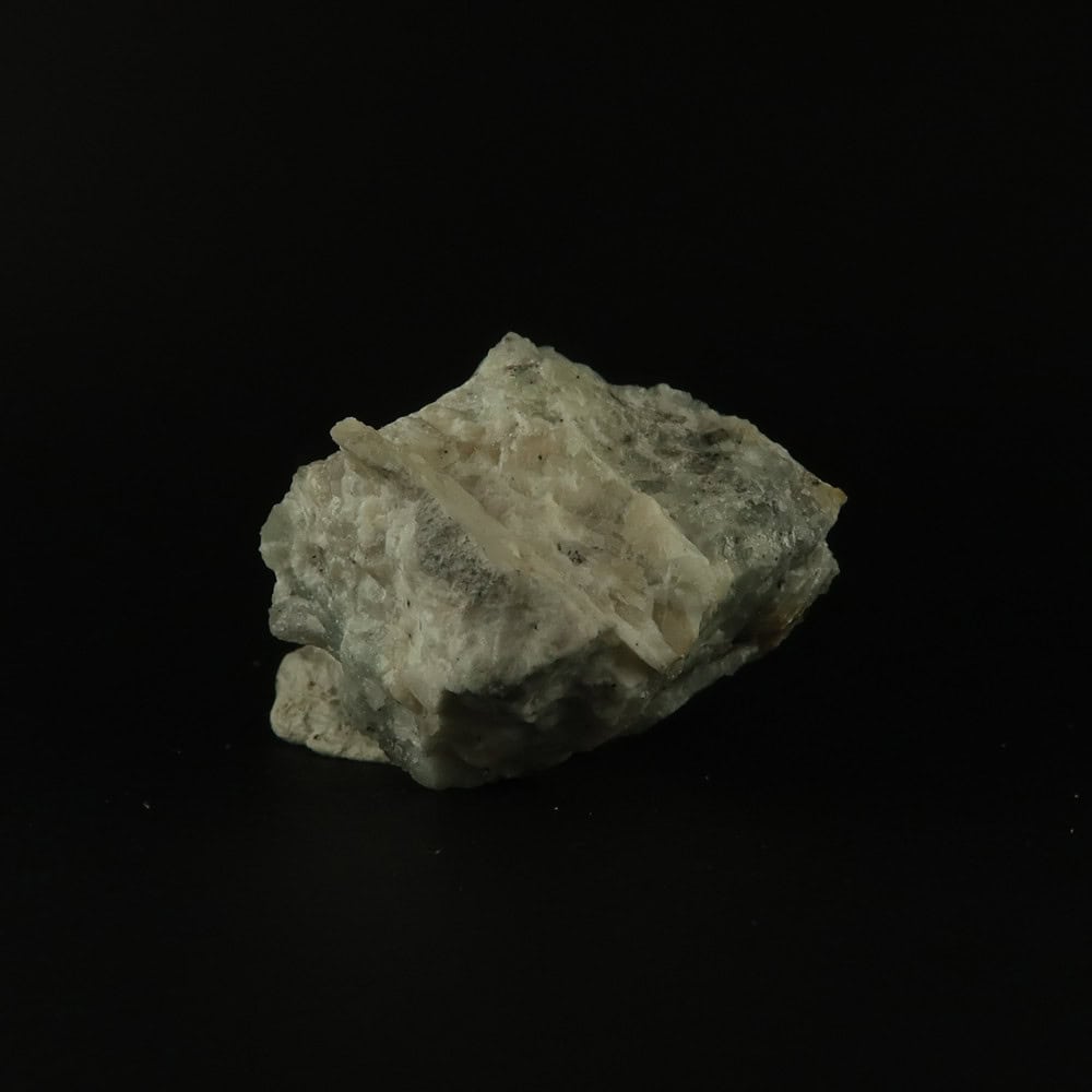 scapolite var meionite from mont saint hilaire, canada