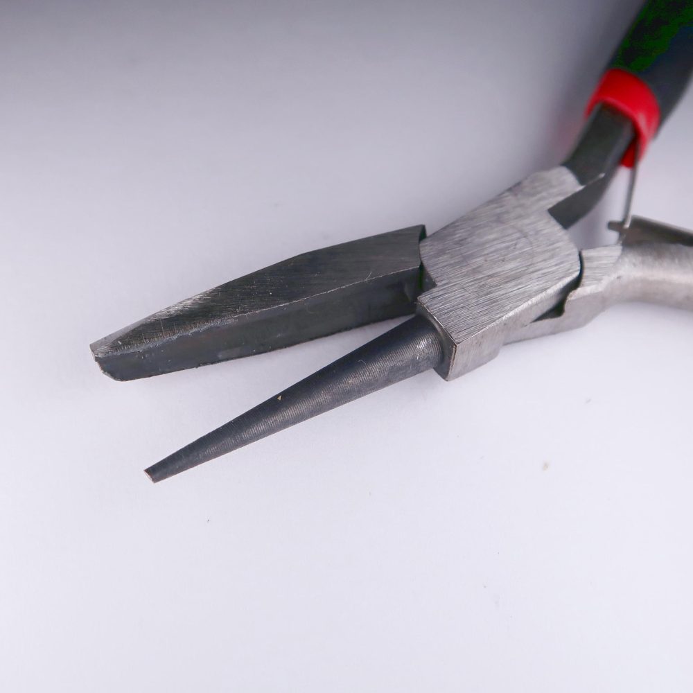 pliers round and concave nose