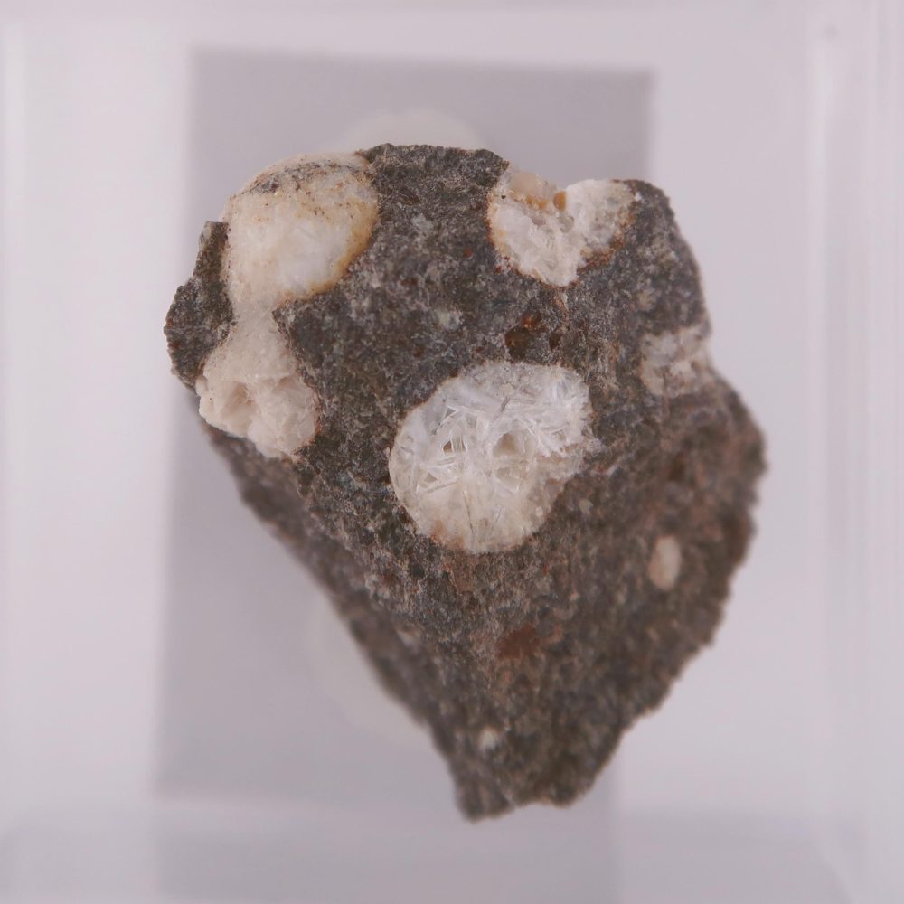 levyne and erionite from punta del aguila, lanzarote, spain
