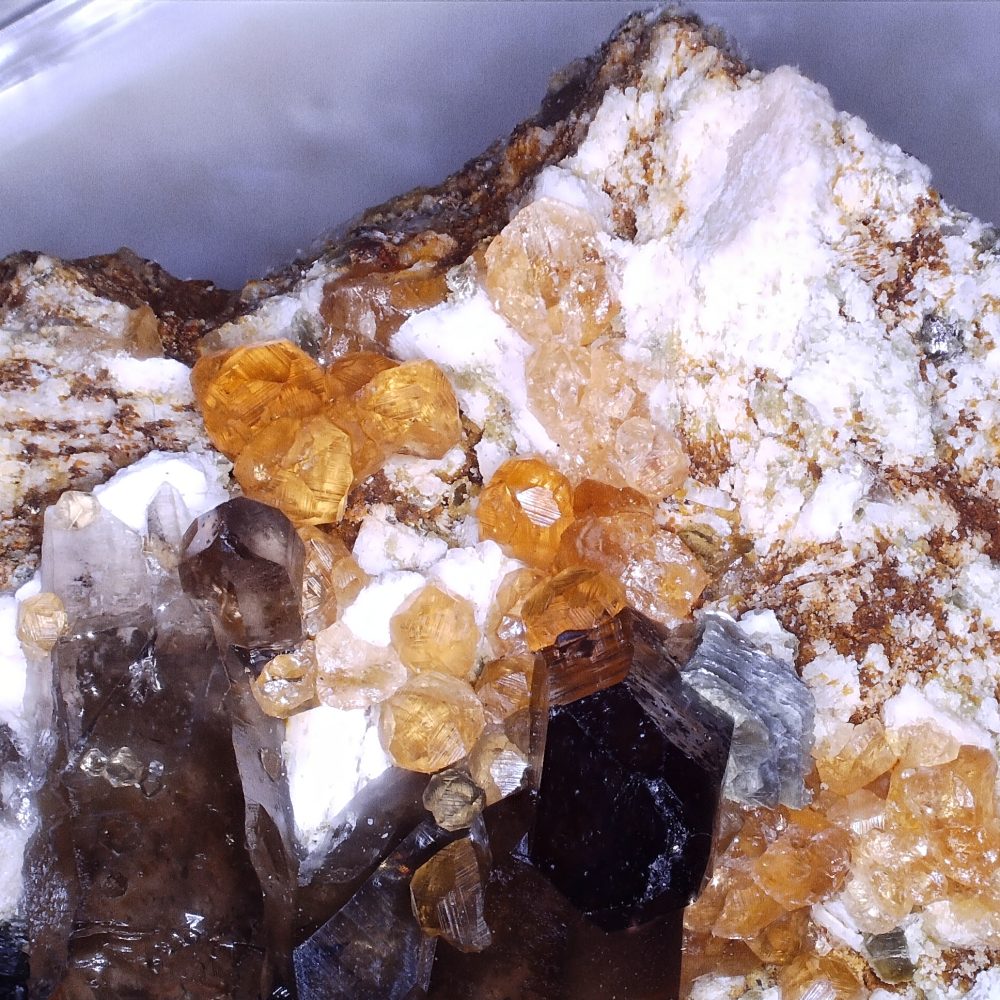 spessartine and smoky quartz from tongbei, china