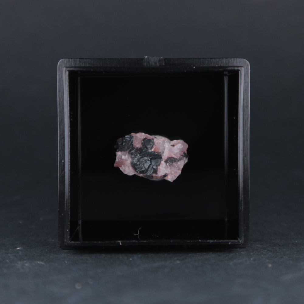 kutnohorite and franklinite from sterling mine, usa
