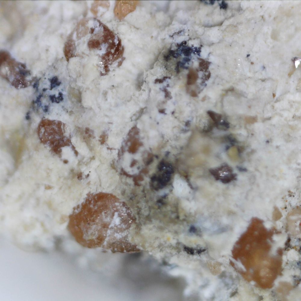 spessartine garnet and silver in kaolinite from broken hill south mine, australia