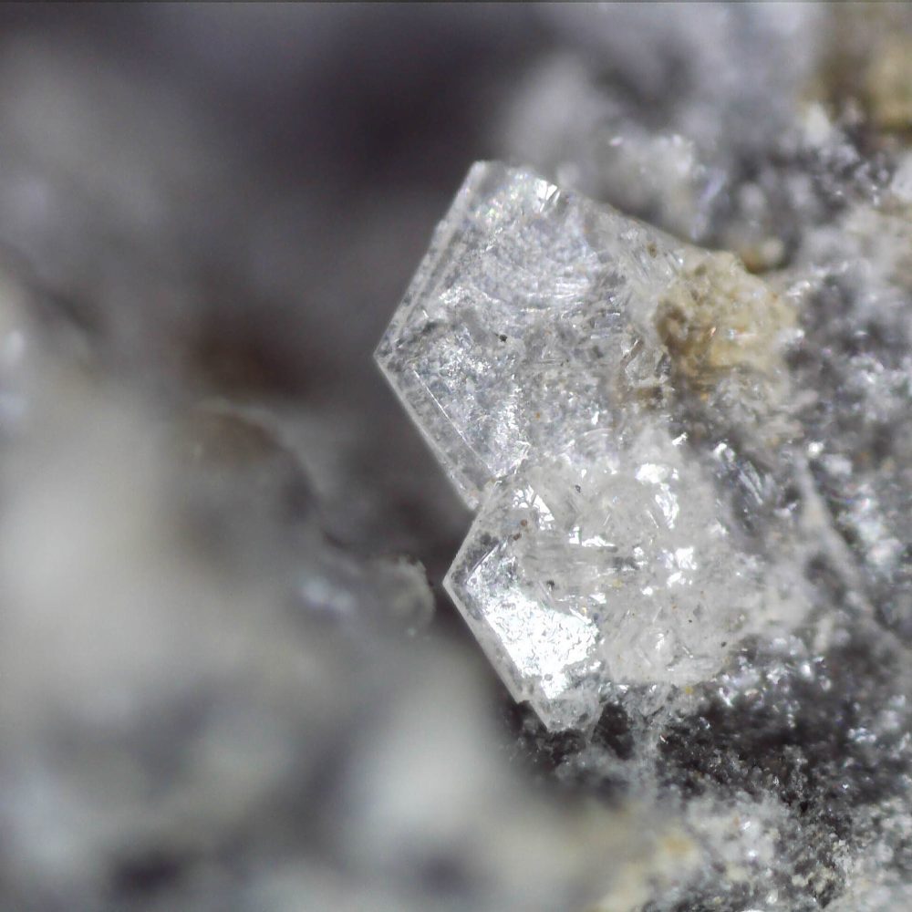 tridymite and cristobalite from vechec quarry, slovakia 7