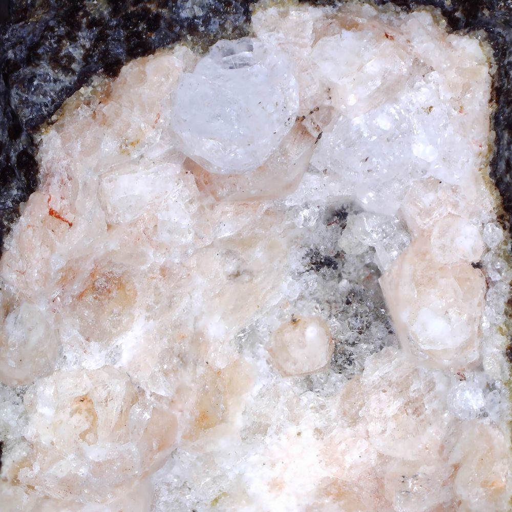gmelinite k and analcime from fara vicentino, italy