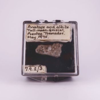 anatase from twll maen grisial, wales